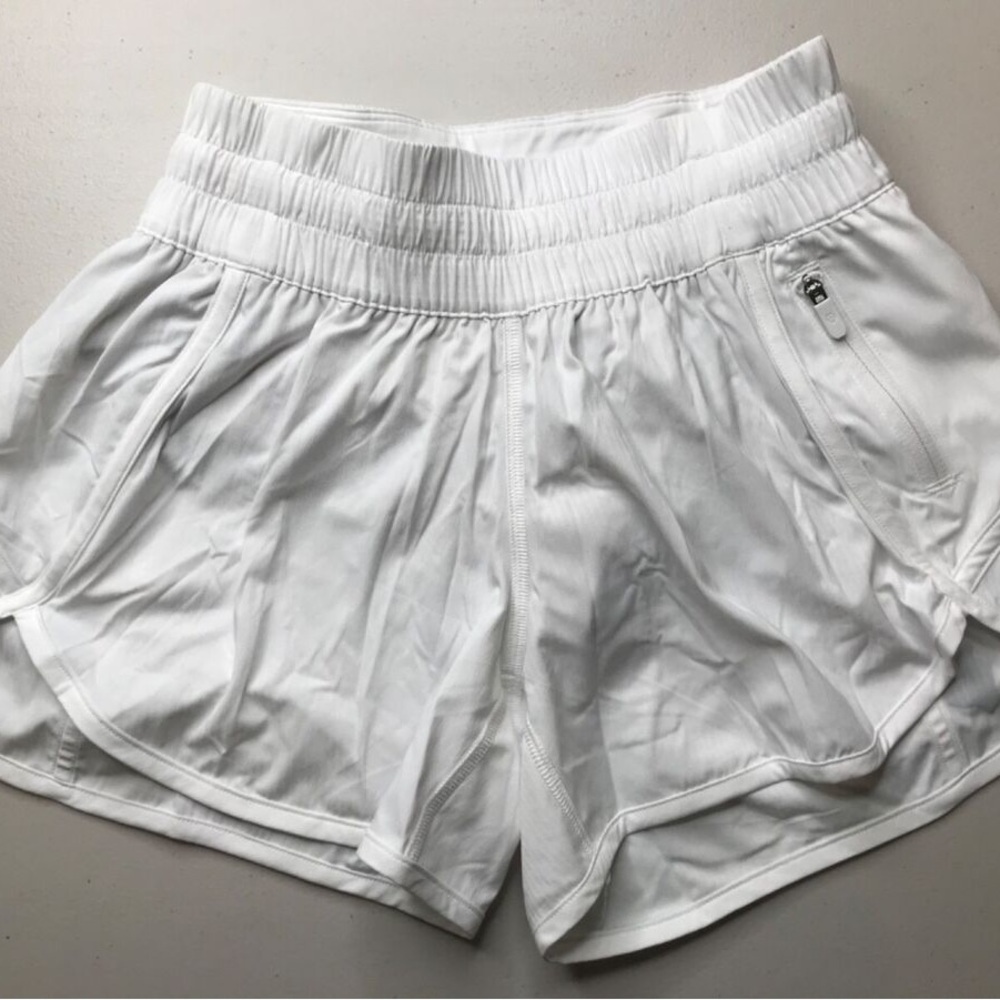 Lululemon White tracker shorts size 6